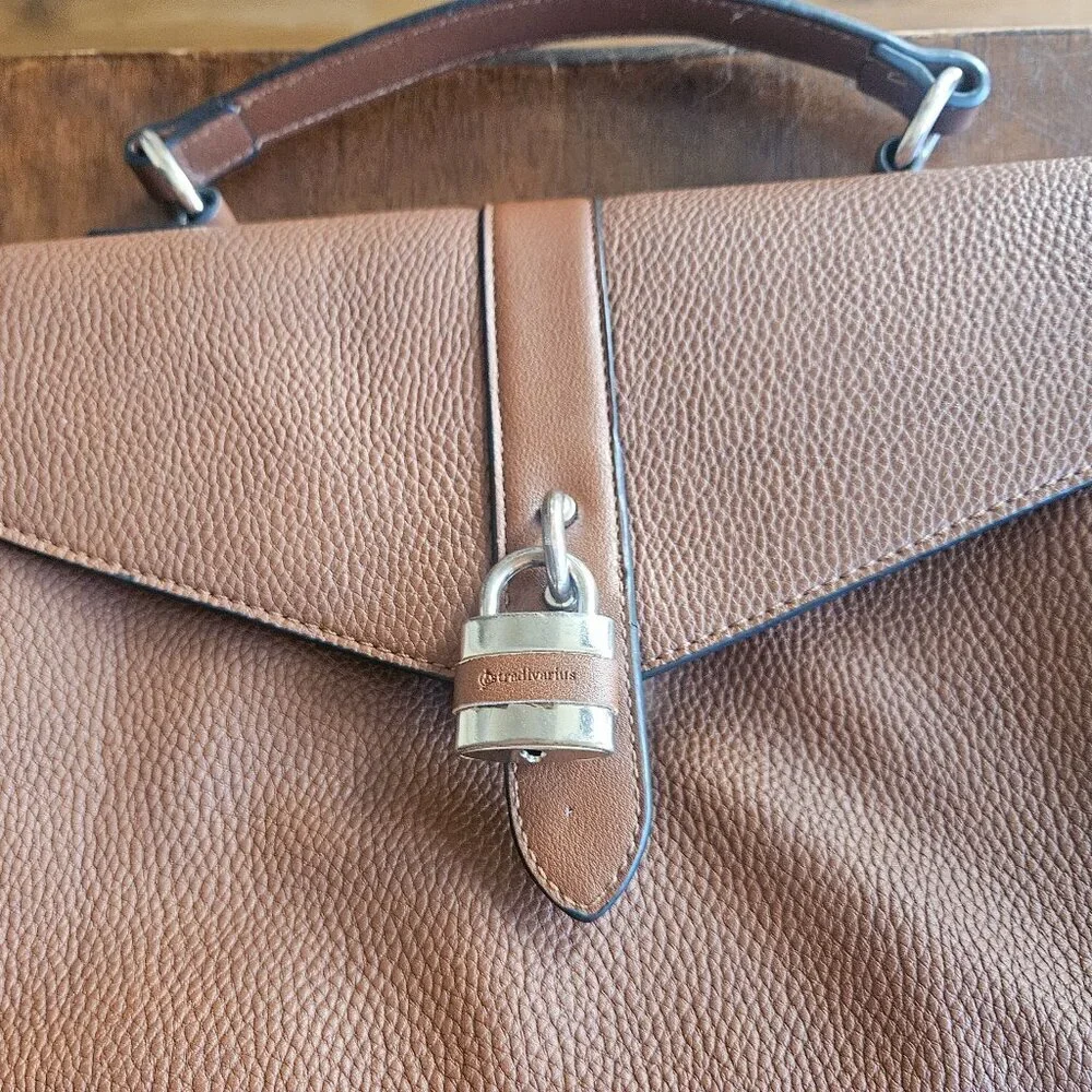 Stradivarius Crossbody Medium Faux Leather brown Purse handle strap Gold lock